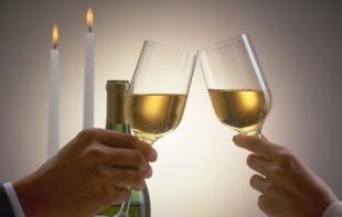 蘭州酒后代駕服務(wù) 專業(yè)守護(hù)，讓您“喝酒不開車，開車不喝酒”